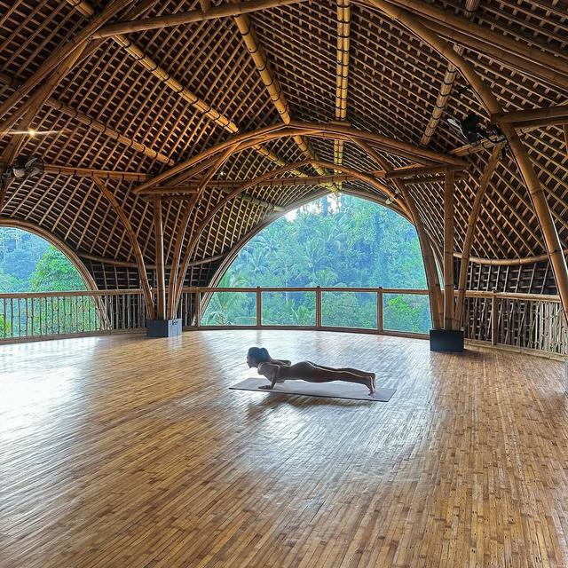 6 Potret Dinda Kirana Solo Trip ke Bali, Healing Sejenak Sebelum Kembali ke Rutinitas