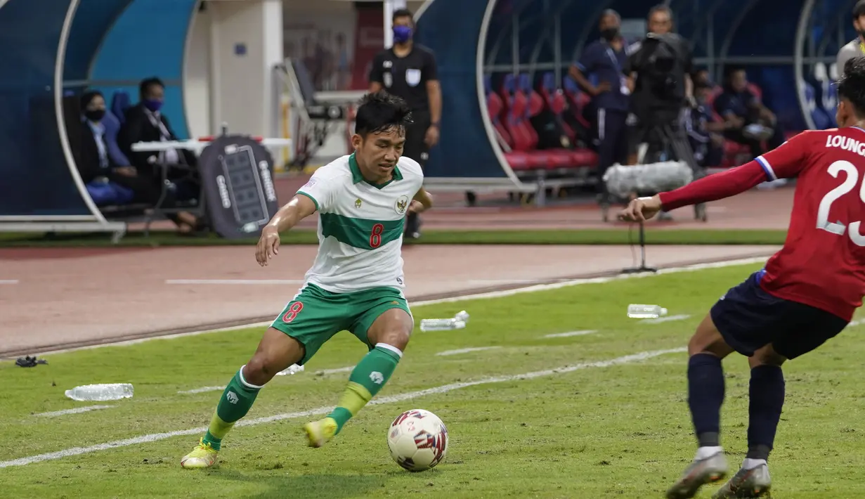 Witan Sulaeman. Pemain Lechia Gdansk berusia 20 tahun ini hanya sekali menjadi starter dalam dua laga sebelumnya. Saat melawan Laos, penyerang sayap kiri ini baru diturunkan di awal babak kedua menggantikan Kushedya Hari Yudo dan sukses mencetak 1 gol dan 1 assist. (affsuzukicup)