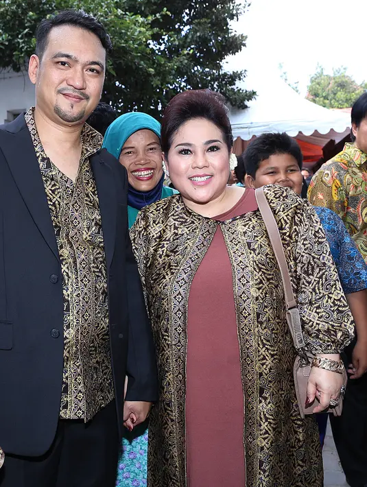 Nunung memberikan doa untuk pasangan Gibran dan Selvi agar berbahagia hingga akhir hayat. (Galih W. Satria/Bintang.com)