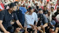 Presiden Jokowi saat tiba di Istora Senayan, Jakarta Pusat, menghadiri di puncak musyawarah rakyat (Musra) Indonesia, Minggu (14/5/2023). (Liputan6.com/Winda Nelfira)