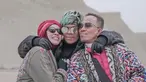 Atta Halilintar memang sosok anak yang sangat dekat dengan kedua orang tua, Lenggogeni Faruk dan Asmid Halilintar. Seperti saat momen liburan ke Uzbekistan. Ketiga terlihat kompak dengan Atta yang merangkul ibu dan ayahnya. (Liputan6.com/IG/@genifaruk)