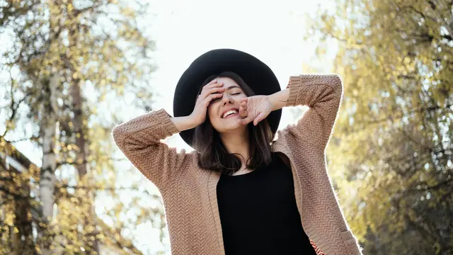 Wanita di luar ruangan