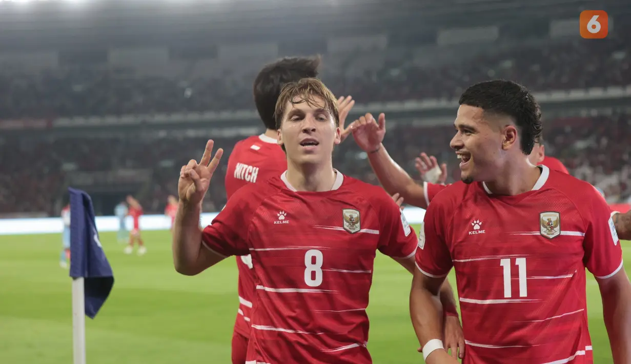 Ragnar Oratmangoen merayakan gol pembuka Timnas Indonesia ke gawang Singapura dalam laga FIFA ASEAN Cup 2026 di Stadion Utama Gelora Bung Karno (SUGBK), Jakarta, Jumat (25/9/2026). (KLY/Budy Santoso)