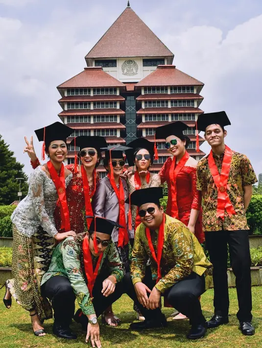 Seperti dikettahui, kebaya merah yang dikenakan Febby Rastanty merupakan hasil rancangan dari Asky Febrianti. (Foto: instagram.com/febbyrastanty)
