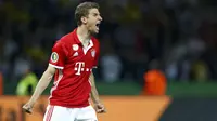 Video highlights 10 gol terbaik Bundesliga di musim 2015-16 dengan didominasi para pemain Bayern Munchen.