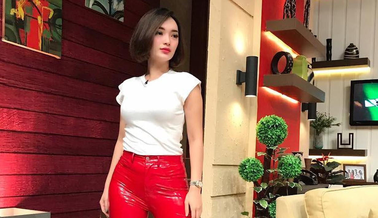 Koleksi Tas Mewah Zaskia Gotik yang Harganya Bikin Pusing 