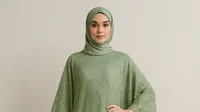 5 Inspirasi Gamis Islami Warna Sage dengan Brokat Modern untuk Kondangan