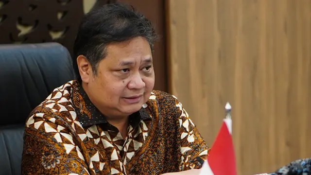 Menteri Koordinator Bidang Perekonomian Airlangga Hartarto saat menyampaikan keynote speech secara virtual pada acara Webinar Akselerasi Inklusi Keuangan Digital Untuk Mendorong Pertumbuhan Ekonomi Nasional, Kamis (7/04/2022).