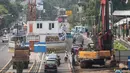 Aktivitas pekerja proyek pembangunan terowongan (underpass) Senen Extension di Pasar Senen, Jakarta, Sabtu (20/12/2019). Underpass yang pembangunan fisiknya ditarget selesai pada 2020 tersebut diharapkan dapat mengurangi kemacetan lalu lintas setempat. (Liputan6.com/Faizal Fanani)