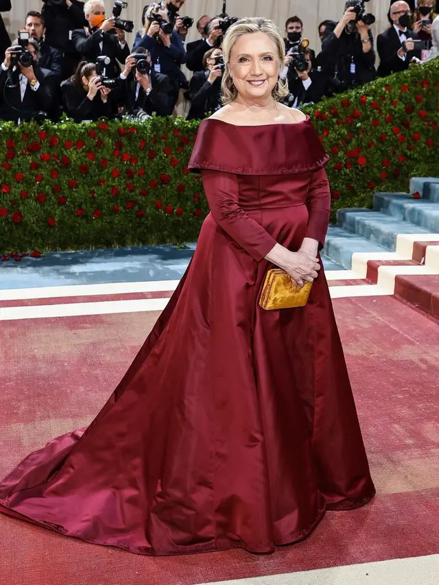 Penampilan Hillary Clinton di Met Gala 2022