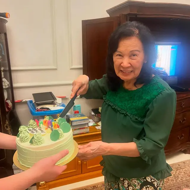 Potret ulang tahun ke-82 nenek Jessica dan Clarissa Tanoe (Sumber: Instagram/@clarissatanoe)