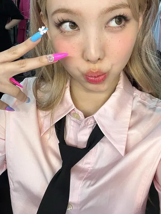 Rabu, 22 September 2022 lalu, penggemar fanatik Nayeon TWICE membuat pengumuman telah kembali ke Korea Selatan. (FOTO: instagram.com/nayeonyny/)