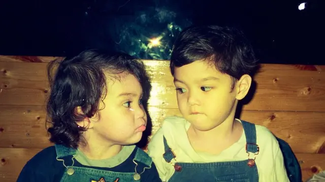7 Potret Masa Kecil Al Ghazali dan El Rumi Ini Sukses Bikin Gemas