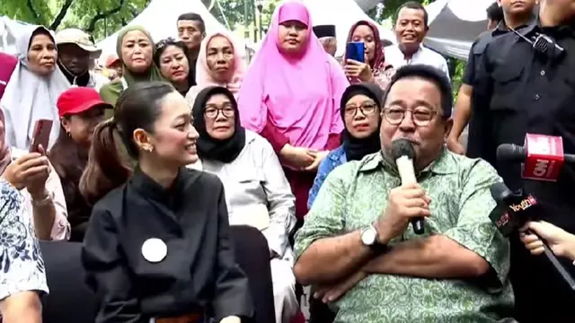Wakil Gubernur Terpilih Rano Karno atau Doel ikut merayakan ulang tahun Ketua Umum PDI Perjuangan bersama para seniman dan warga di Taman Suropati, Jakarta. (Istimewa)