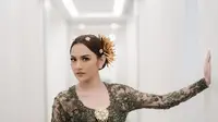 4 Rekomendasi Kebaya Hijau Olive ala Selebriti, Tampil Lebih Kasual dan Chic