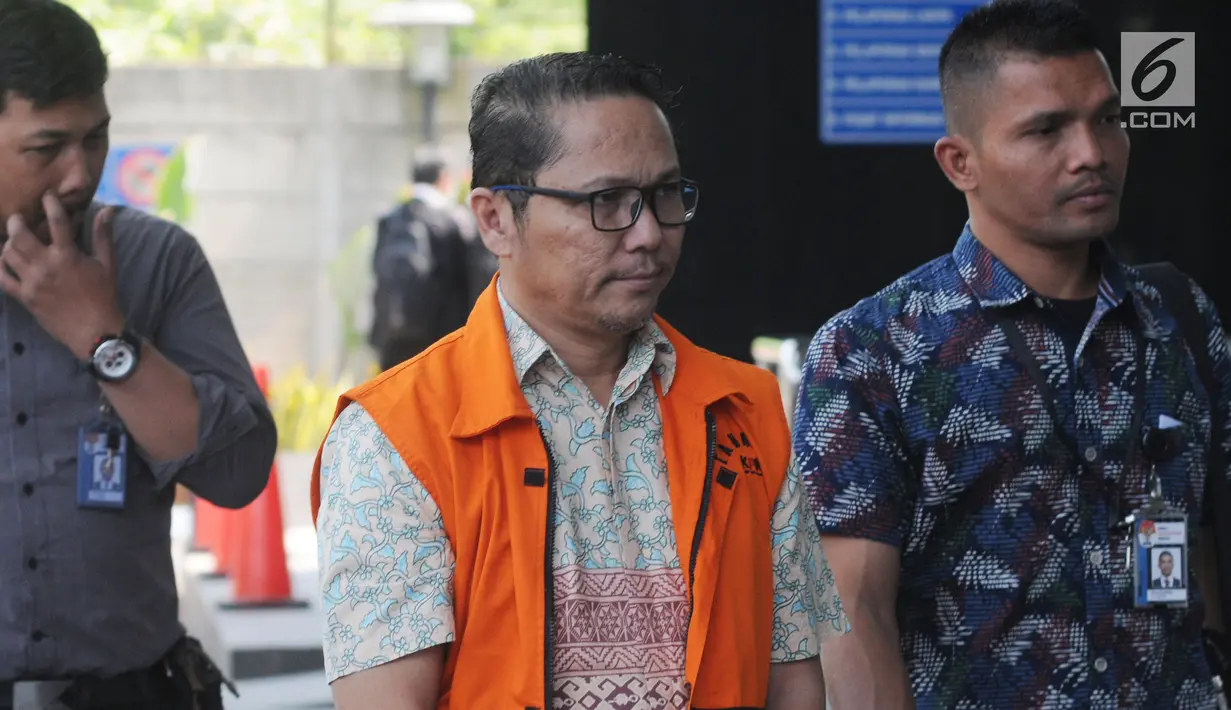 Budi Hartono diperiksa dalam kasus dugaan suap terkait izin prinsip dan lokasi pemanfaatan laut proyek reklamasi di wilayah pesisir dan pulau-pulau kecil Kepulauan Riau Tahun 2018/2019. (merdeka.com/Dwi Narwoko)
