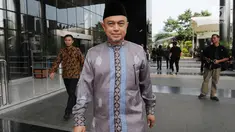 Mantan Wakil Ketua Banggar DPR Tamsil Linrung usai menjalani pemeriksaan di KPK, Jakarta, Rabu (4/7). Tamsil diperiksa sebagai saksi dua tersangka Irvanto Hendra Pambudi Cahyo dan mantan bos PT. Gunung Agung, Made Oka Masagung. (Merdeka.com/Dwi Narwoko)