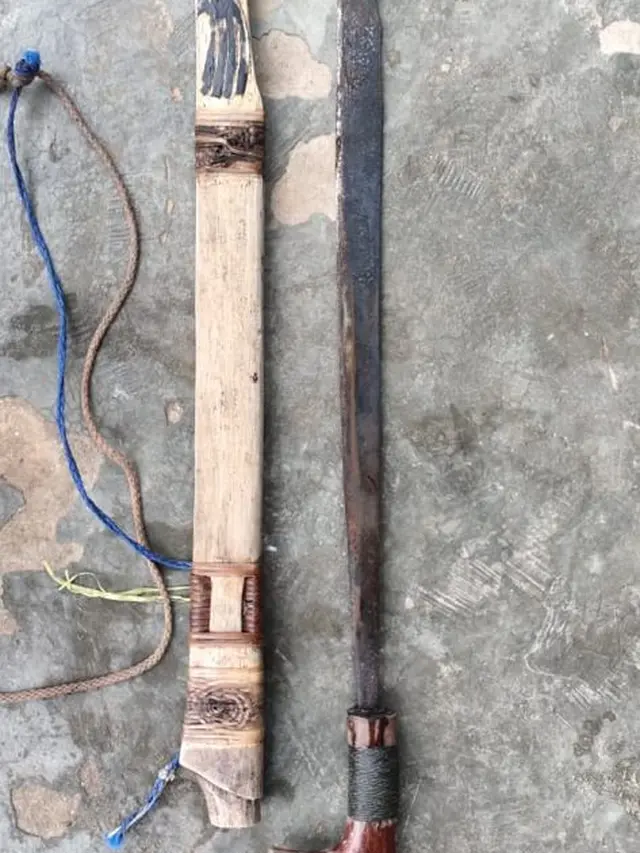 Barang bukti parang untuk membunuh tetangga di Samboja Kutai Kartanegara