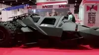 Batmobile menggunakan mesin LS6 Corvette dan bisa menembakan api.