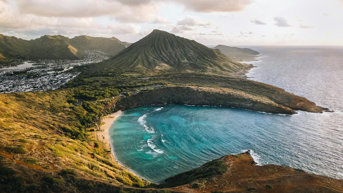 Top 3: Pulau Milik Miliarder Dunia, dari Hawaii hingga Karibia