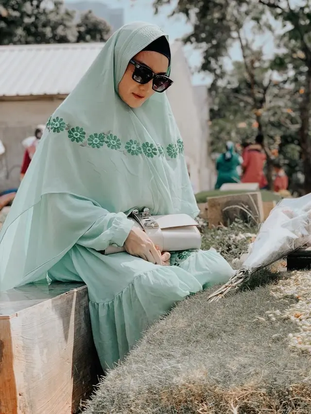 Potret Cantik Kiki Amalia Saat Kenakan Hijab (sumber: instagram/@kikiamaliaworld)