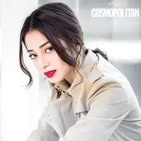 Seleb muda tampil glamor dengan lipstick merah. (Sumber foto: nikitawillyofficial94/instagram)