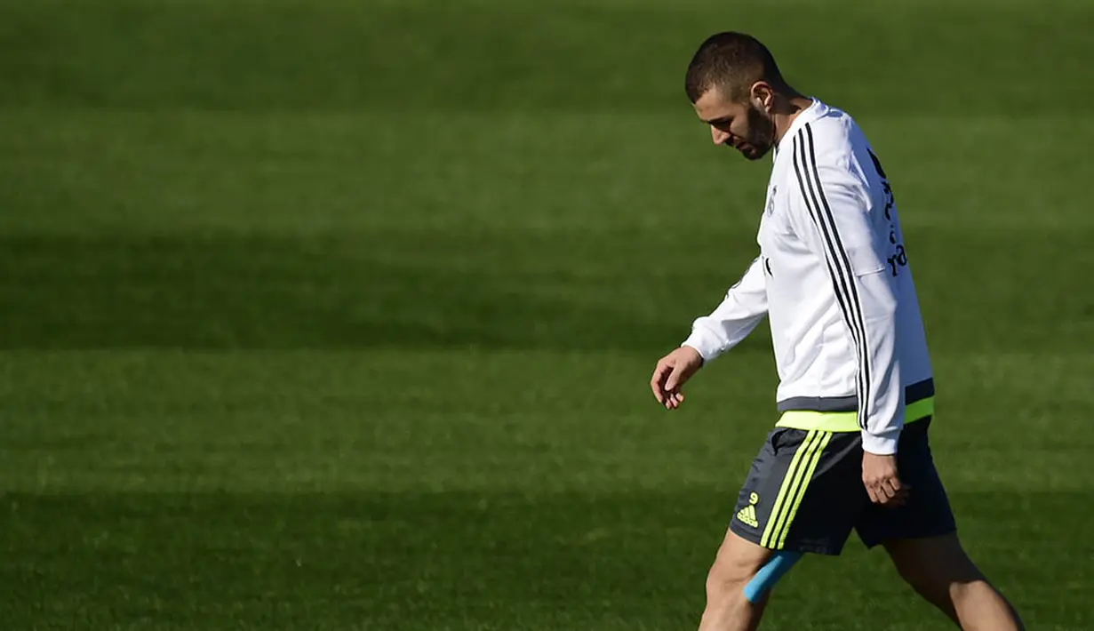 Penyerang Real Madrid, Karim Benzema, sempat terlibat skandal seks bersama anak berusia 16 tahun. Kini dirinya juga diduga terlibat kasus pemerasan terkait video skandal seks dari Mathieu Valbuena. (AFP/Pierre-Philippe Marcou)