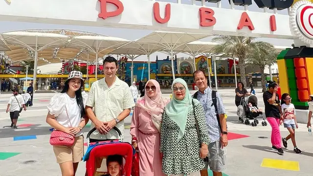 10 Potret Titi Kamal dan Christian Sugiono Ajak Anak Liburan ke Dubai, Seru Banget