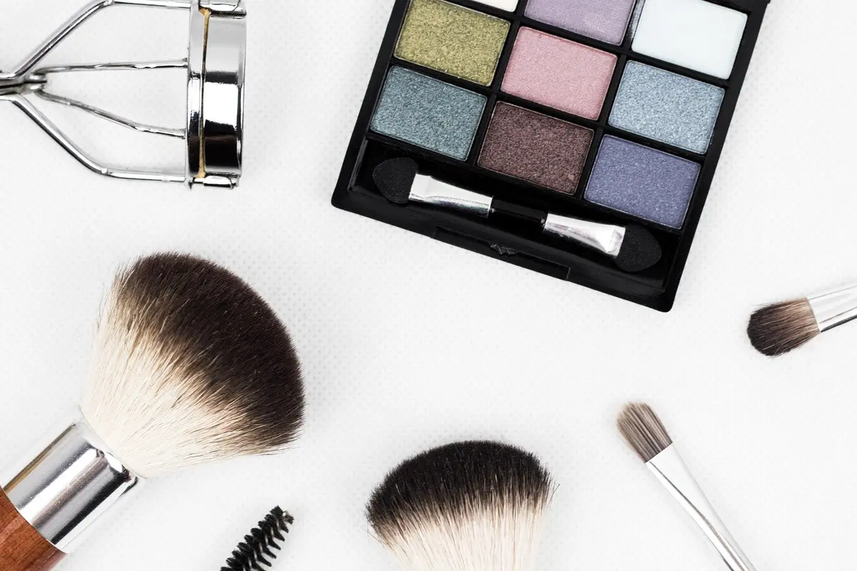 Ilustrasi Makeup