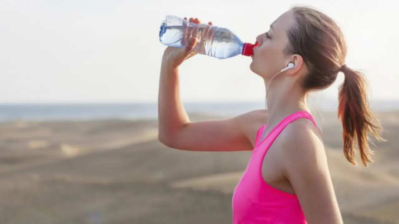 Mengejutkan, Ini Bahaya Mengisi Ulang Botol Minum Setiap Hari 