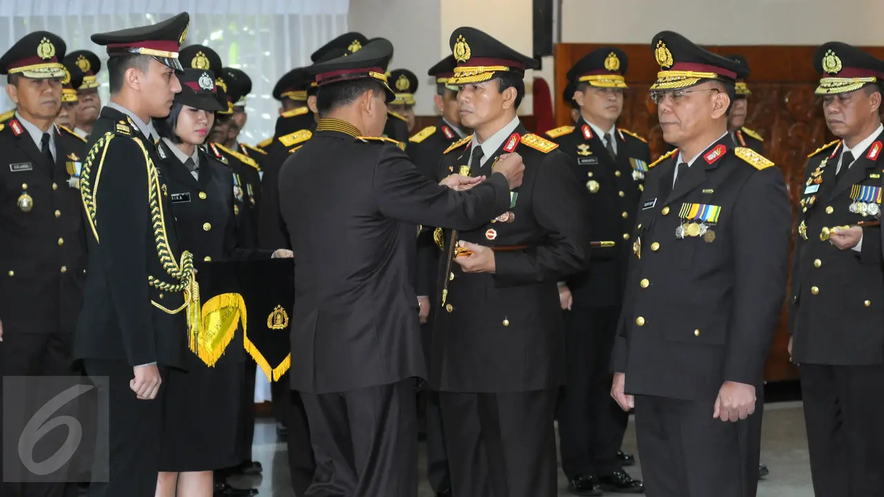 20160621-Kabareskrim Ari Dono dan 12 Pati Polri Dianugerahi Bintang Bhayangkara Pratama-Jakarta