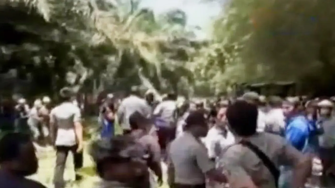 Kilas Indonesia: Konflik Lahan Sawit, Petani dan Karyawan Bentrok