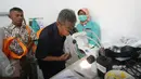 Sejumlah pengunjung mengunjungi di Laboratorium EDP Yogyakarta yang di buka untuk umum, (16/6). Nyamuk pengendali alami DBD yang akan di lepasliarkan di daerah yang menjadi endemi demam berdarah. (Boy Harjanto)