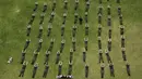 <p>Foto udara memperlihatkan rekrutan sukarela perempuan menghadiri program pelatihan tiga bulan di pangkalan militer di Bogota, Kolombia, Senin, 6 Maret 2023. Setelah larangan 25 tahun, tentara Kolombia sekali lagi mengizinkan wanita untuk bergabung dengan barisannya melalui dinas militer sukarela, yang merupakan persyaratan bagi pria. (AP Photo/Fernando Vergara)</p>