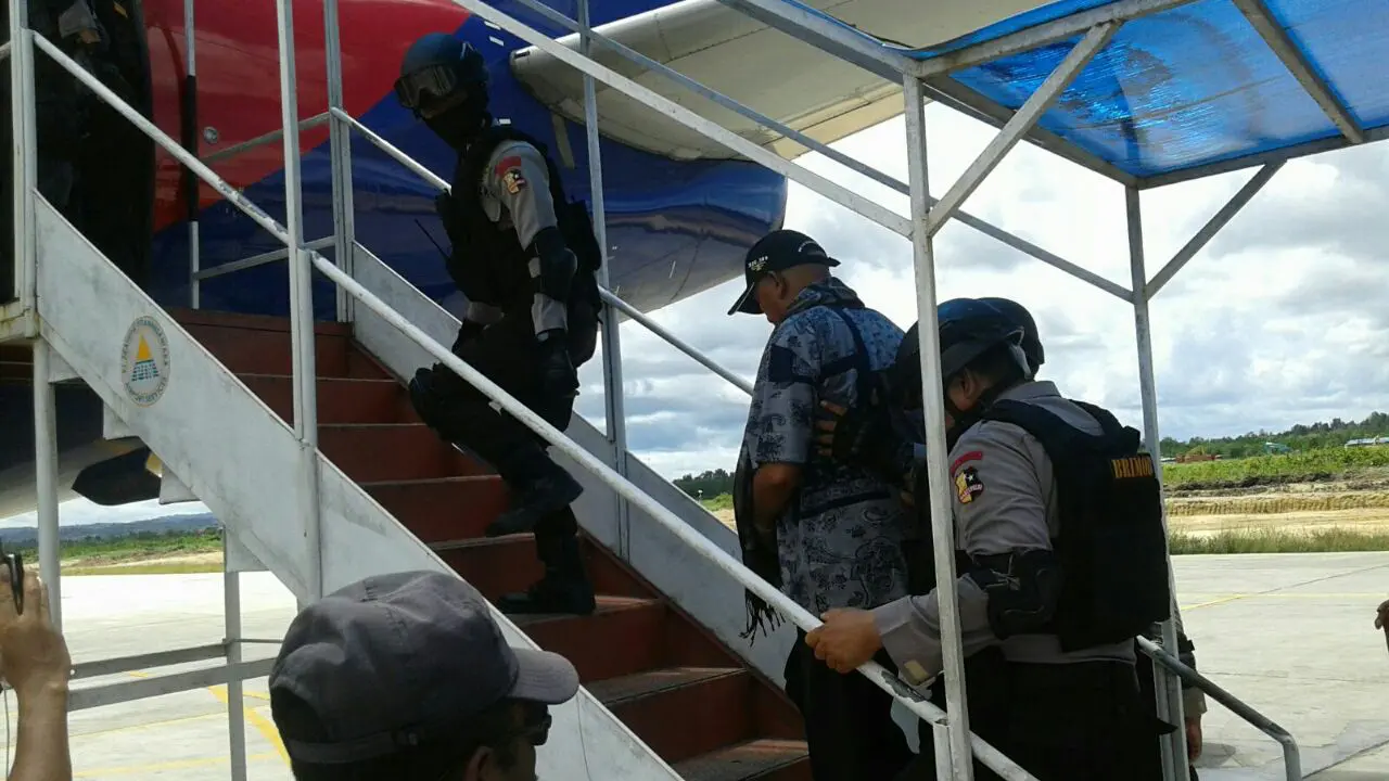 Labora Sitorus dibawa ke Jakarta