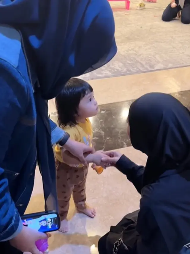 Ameena, anak Aurel dan Atta (Instagram/aurelie.hermansyah)