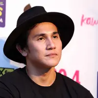 Dalam dunia akting, kualitas Vino G Bastian tidak diragukan lagi. Puluhan judul film telah dibintanginya. Beberapa kali ia meraih penghargaan dalam akting. Kesulitan baru dirasakan dalam film Bangkit. (Nurwahyunan/Bintang.com)