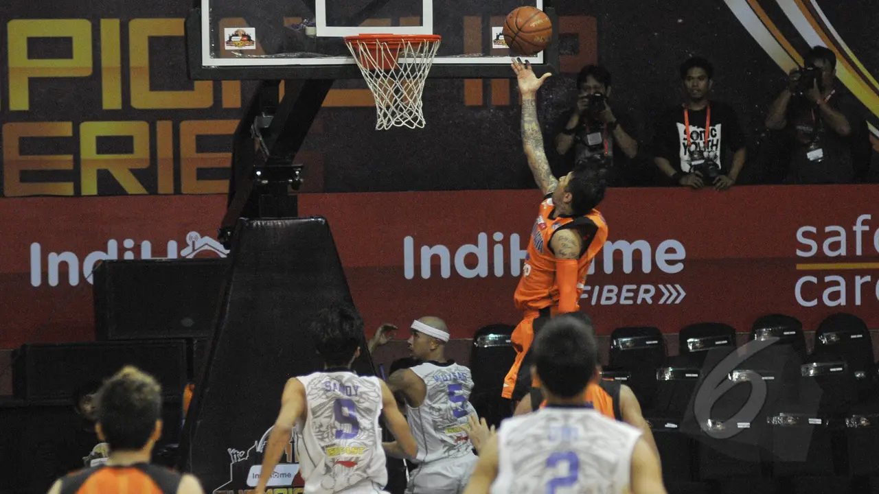 CLS Knights Surabaya vs Pelita Jaya Energi Mega Persada Jakarta