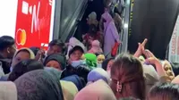 Viral sebuah video yang menunjukkan kepadatan di Stasiun KRL Sudirman pada Rabu (11/10) (Istimewa)