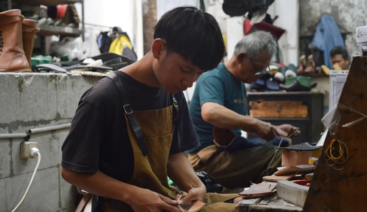 Pengumuman akan diterapkannya kebijakan pemberlakuan tarif impor untuk 14 negara, termasuk Indonesia sebesar 32 persen oleh Presiden Amerika Serikat Donald Trump memberikan kekhawatiran bagi sejumlah pelaku usaha. (Timur MATAHARI/AFP)