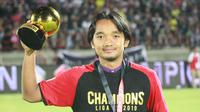 Gelandang Persik Kediri, Taufiq Febriyanto, berhasil mendapatkan gelar pemain terbaik Liga 2 2019 usai melawan Persita Tangerang di Stadion Kapten I Wayan Dipta, Bali, Senin (25/11), Persik menang 3-2 atas Persita. (Bola.com/Gatot Susetyo)