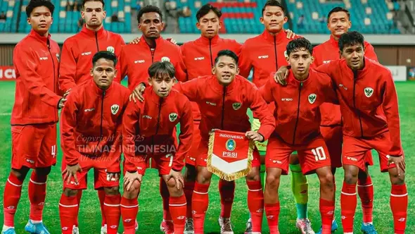 Starting XI Timnas Indonesia U-20 saat menghadapi Timnas Iran U-20 dalam laga perdana Grup C Piala Asia U-20 2025 yang digelar di Shenzhen Youth Football Training Base Centre Stadium, Shenzhen, Kamis (13/2/2025) malam. (Dok. Timnas Indonesia)