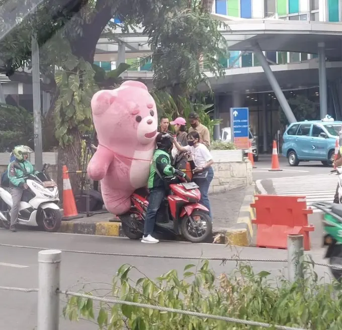 Driver Ojol Bawa Muatan Segede Gaban (Instagram/@lambe_ojol)