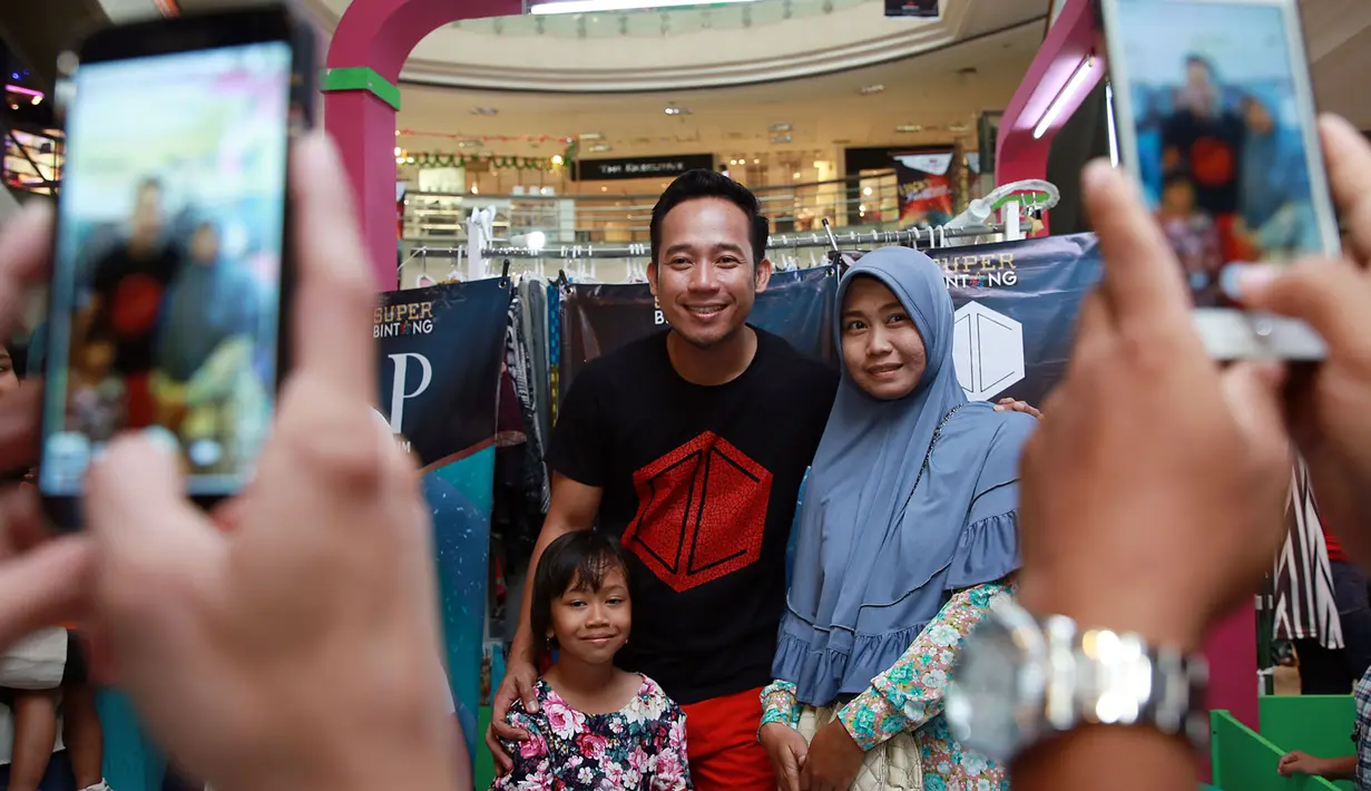 Selain merasa senang dengan bisnis barunya, ia juga merasa tersanjung dengan dukungan masyarakat yang mengidolakannya. (Deki Prayoga/Bintang.com)