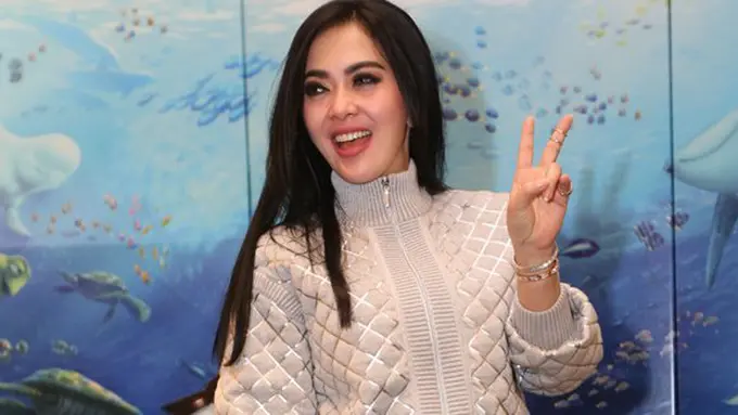 Syahrini berbisnis parfum/copyright: KapanLagi.com