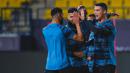 Pemain Al Nassr, Cristiano Ronaldo (kanan) melakukan selebrasi bersama rekannya saat latihan menjelang laga debutnya di Liga Pro Arab Saudi 2022/2023 melawan Al Ittifaq yang berlangsung di Mrsool Park, Minggu (22/01/2023) dini hari WIB. CR7 sebelumnya harus absen dalam dua laga Al Nassr karena terkena sanksi yang didapat dari Manchester United. (Twitter/@AlNassrFC)