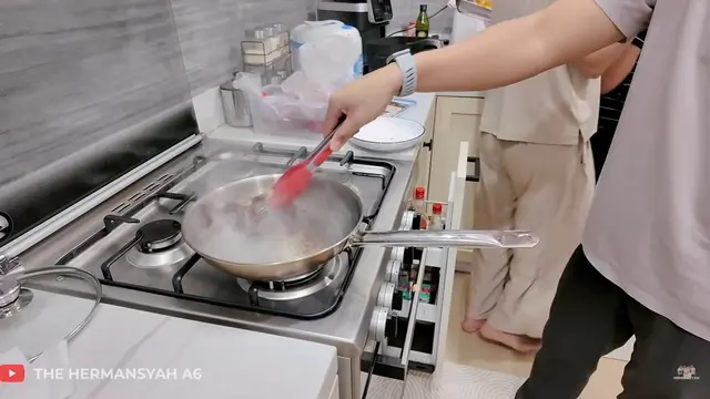 Potret Dapur Rumah Baru Sarah Menzel