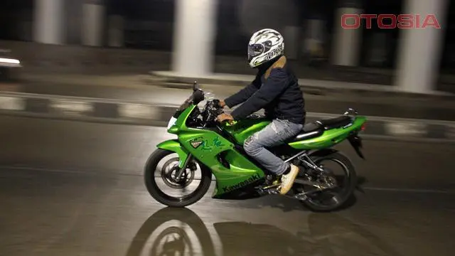 Ninja 150 RR 2010 (Otosia.com/Nazar Ray)