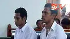 Sidang kasus pembunuhan wartawan asal Papua, Marlon Brando, berlangsung ricuh. Keluarga korban tak bisa menahan emosi saat melihat terdakwa. 