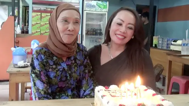 Rayakan Ultah, Laila Sari Terharu